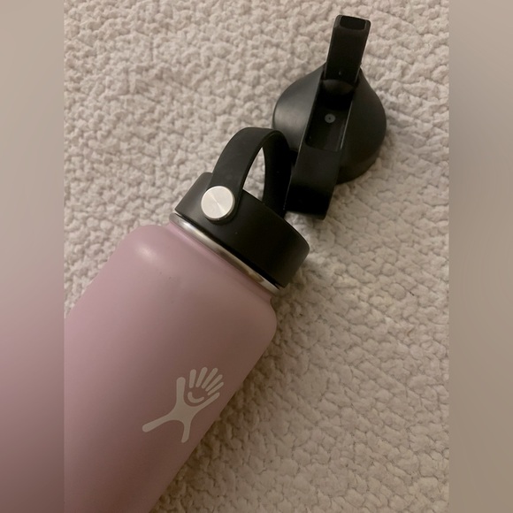 Hydro Flask Blush Bottle with Dual Lids - Picture 3 of 3